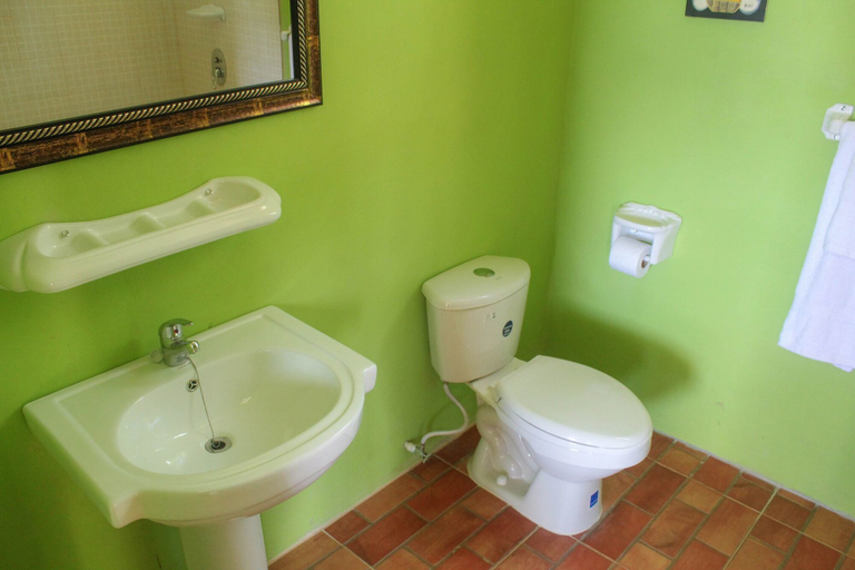 Bathroom 4, Sea Breeze Studio