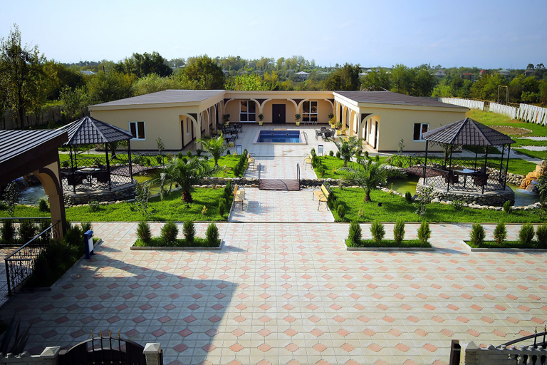 Exterior & Views