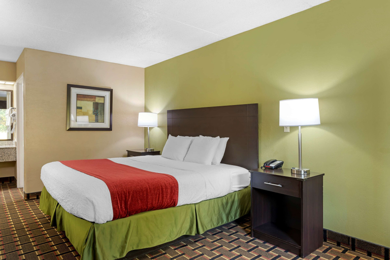 Bedroom 4, SureStay Hotel by Best Western Lenoir City, Loudon