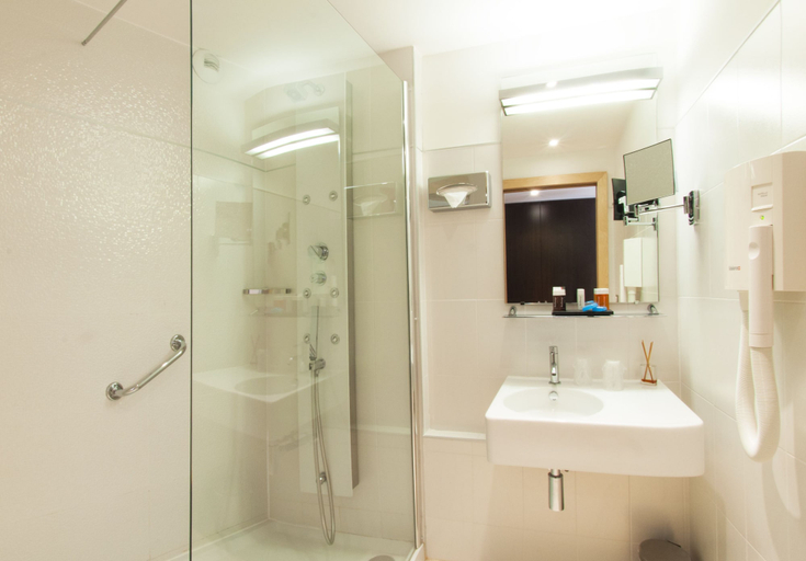 Bathroom 5, Hotel Montaigne & Spa, Alpes-Maritimes