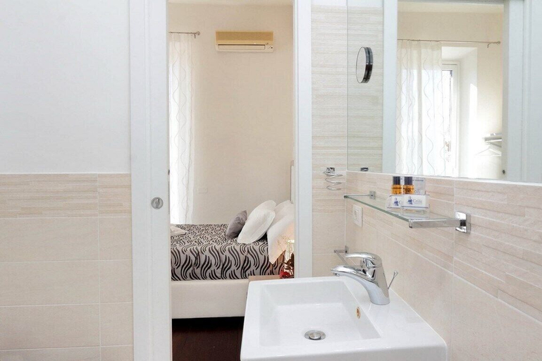 Bathroom 3, Relais Incantesimo Vaticano, Rome