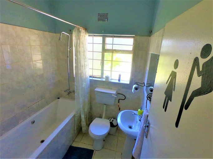 Bathroom, Natwange Backpackers, Lusaka