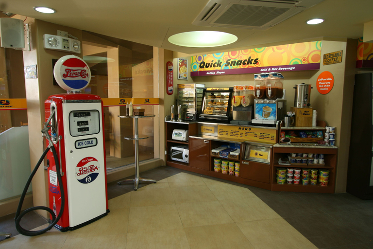 Food & Drinks 5, Crown Regency Prince Resort, Malay