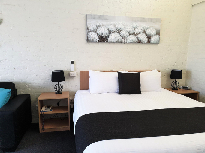 Bedroom 2, Barclay Motor Inn, Devonport