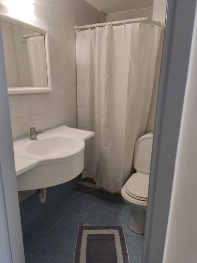 Bathroom 4, ELITE, Attica