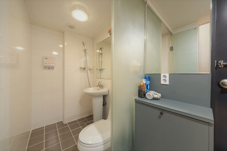 Bathroom 5, Hotel Hue Loft, Jung