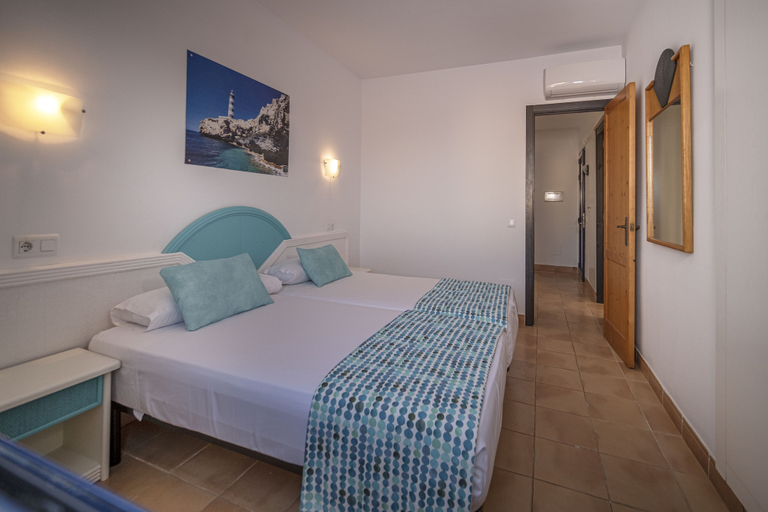 Bedroom 2, Bimbolla Apartaments, Baleares