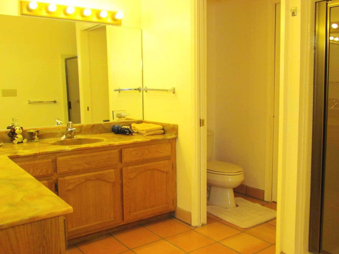 Bathroom 4, Topanga Canyon Inn B&B, Los Angeles