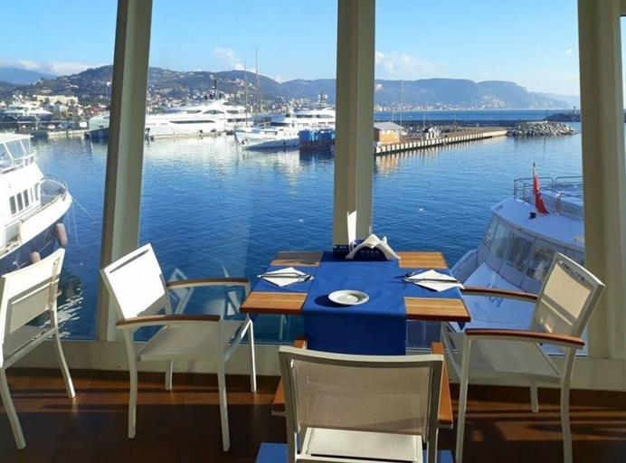 Food & Drinks 5, Albergo Yacht Club Marina di Loano, Savona