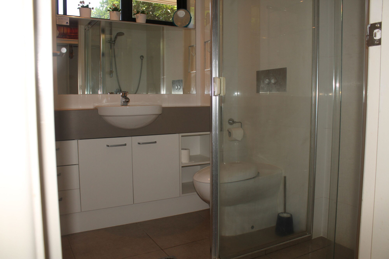 Bathroom 5, 84 The Spit Holiday Apartments, Maroochy - Mooloolaba