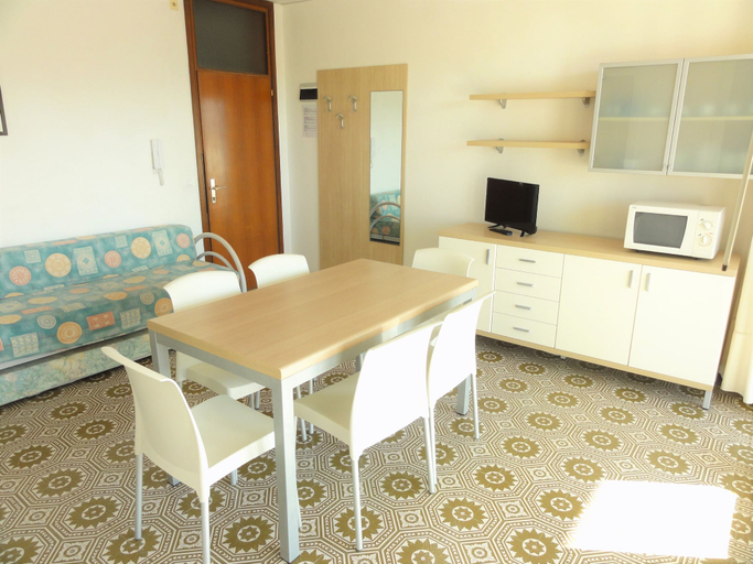In-room dining 3, Condominio Girasole, Venezia