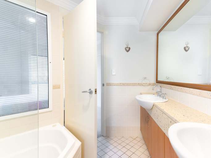 Bathroom 4, Breakers 2/2, Clarence Valley- Coast