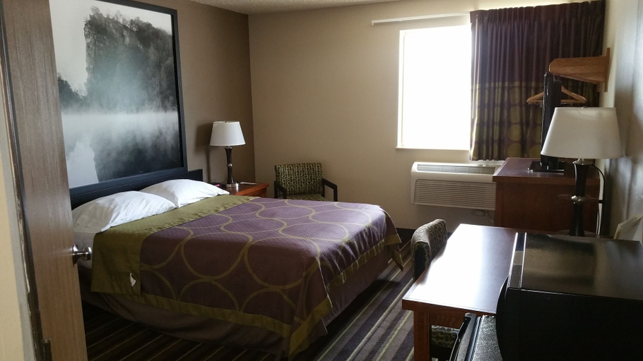 Bedroom 2, Super 8 by Wyndham Richlands/Claypool Hill Area, Tazewell