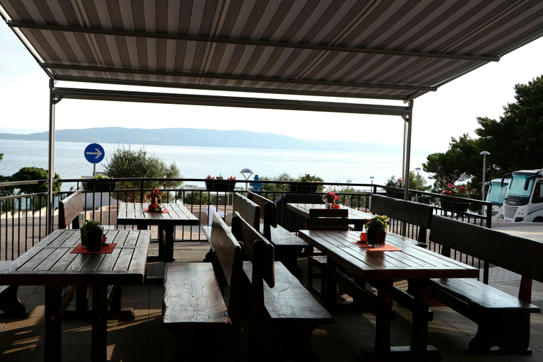 Food & Drinks 5, Camp Milo moje, Gradac