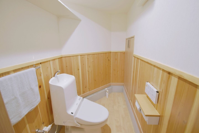 Bathroom 3, Karan Horikawagojo, Kyoto