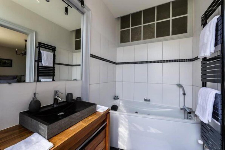 Bathroom 5, Maison de la Garenne & Spa, Morbihan