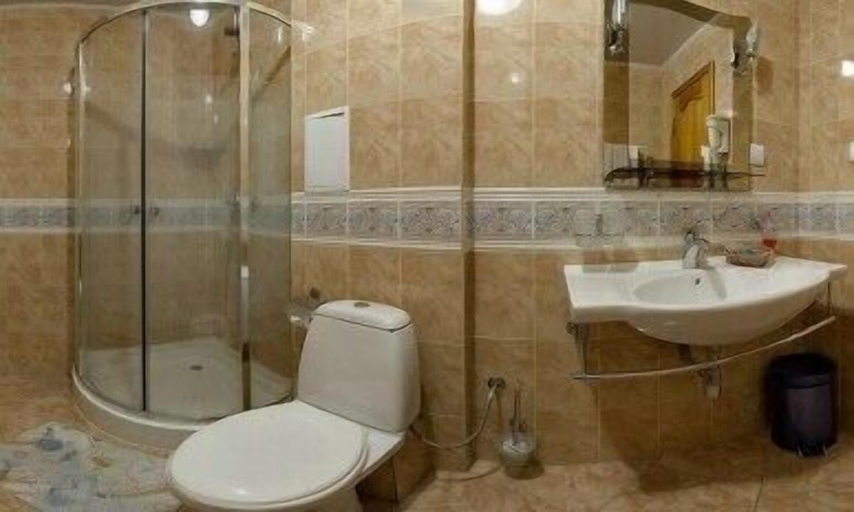 Bathroom 4, Hotel Hostynnist, Dniprovs'kyi