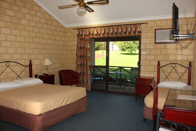 Bedroom 3, Karri Forest Motel, Manjimup