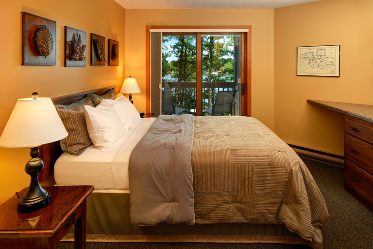 Bedroom 2, The Pointe Hotel and Suites, Oneida