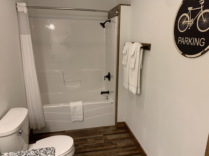 Bathroom 3, Trailhead Suites, Marshall