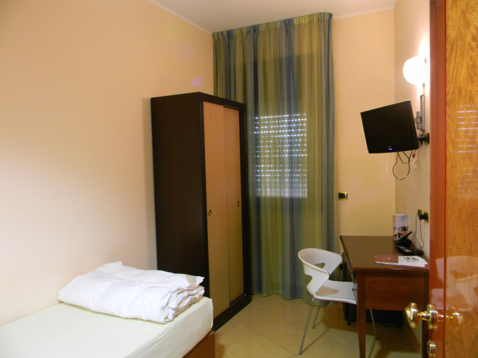 Bedroom 3, Grand Hotel Paradiso, Catanzaro