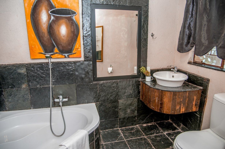 Bathroom, Khululeka Bushveld Guest Farm, Bojanala