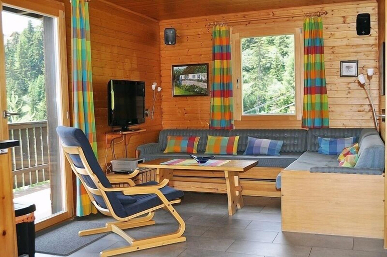 Living room 5, Tschifra OG, Raron