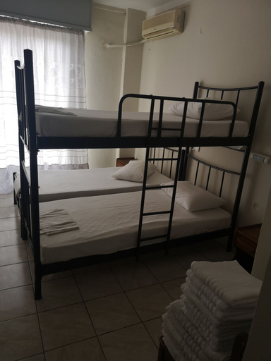 Bedroom 3, ELITE, Attica