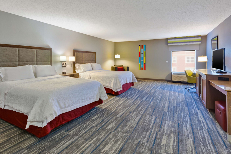 Bedroom 4, Hampton Inn Cincinnati Airport-North, Boone