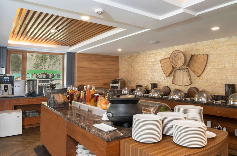 Food & Drinks 5, Country Inn & Suites by Radisson, Sonamarg, Ganderbal