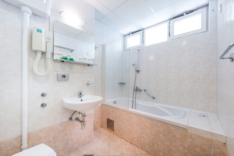 Bathroom 4, Hotel Vis, Dubrovnik