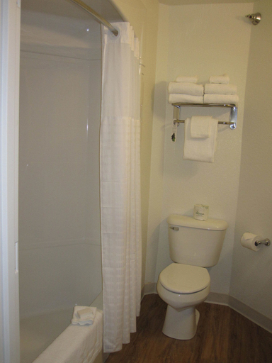 Bathroom 4, Buffalo Inn, Johnson