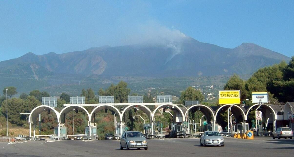 Others 5, Villa Autostrada A 18, Catania