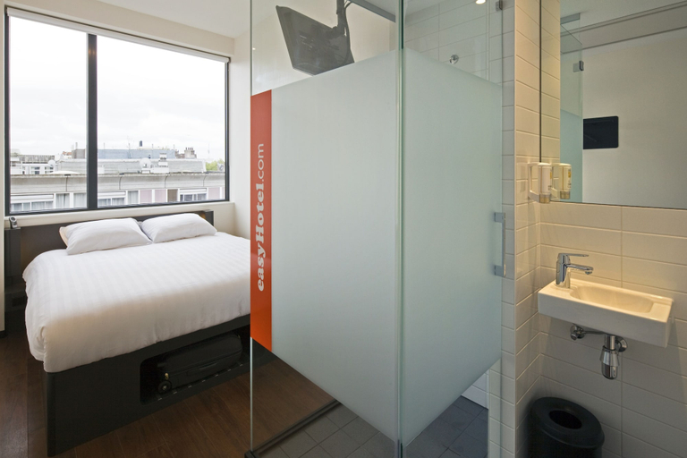 Bedroom 3, easyHotel Amsterdam City Centre South, Amsterdam