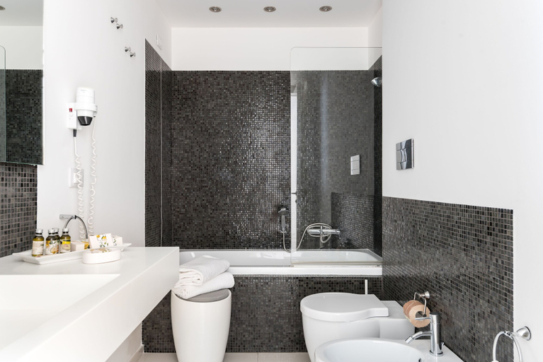 Bathroom 5, Borgo Pantano, Syracuse