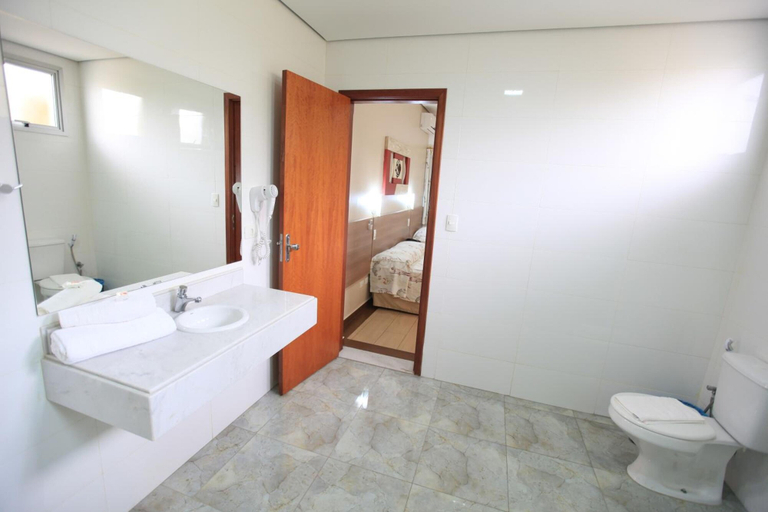 Bathroom 4, Oly Plaza Hotel, Piracicaba