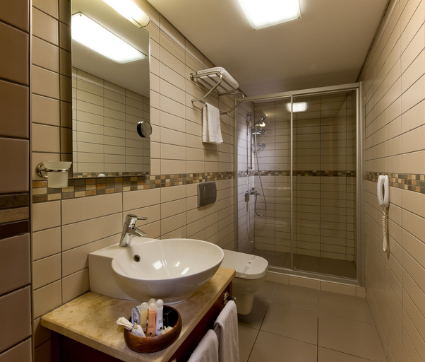 Bathroom 4, Istanbul Golden City Hotel, Beyoğlu