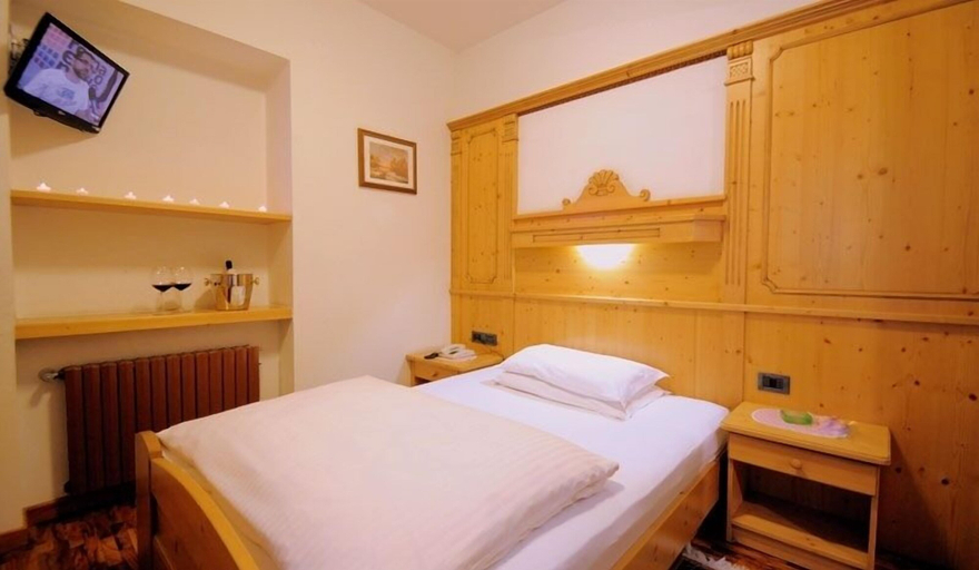 Bedroom 3, Hotel Al Forte, Belluno