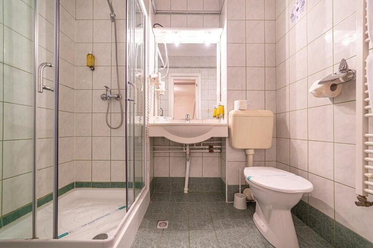 Bathroom 3, Hotel Escalade, Brasov