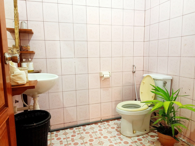 Bathroom 5, Binaria Museum Hotel, Buleleng