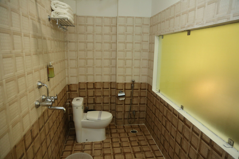 Bathroom 3, Hotel Gupta Inn, Varanasi