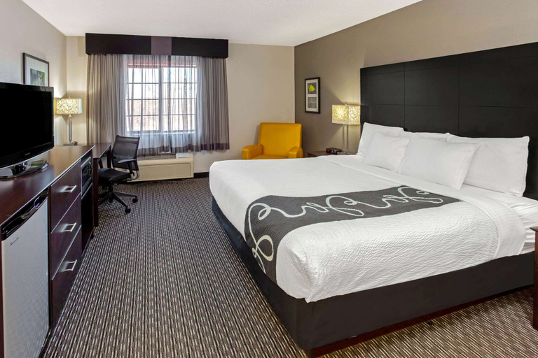 Bedroom 3, La Quinta Inn & Suites by Wyndham Milwaukee Delafield, Waukesha