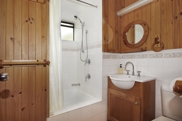 Bedroom 4, Warrina - Over Looking Ovens River, Alpine - East