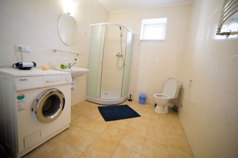 Bathroom 3, Best One Room Apartments, Mukachivs'ka