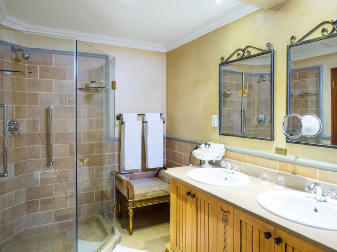 Bathroom 5, Castello di Monte, City of Tshwane