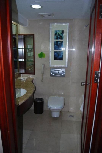 Bathroom 5, Guangye Jinjiang Hotel, Qingdao
