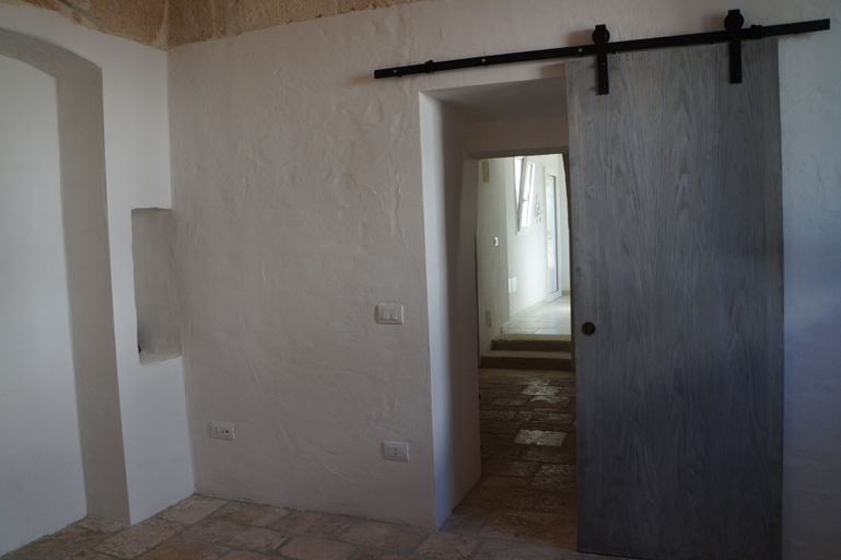 Others 4, Villa Vita, Bari