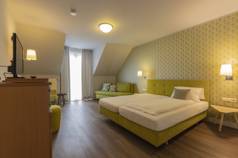 Bedroom 3, Stadthotel, Kaiserslautern
