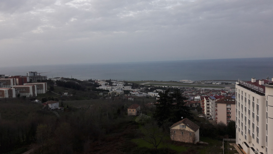 Others 3, Karabina Apart, Merkez