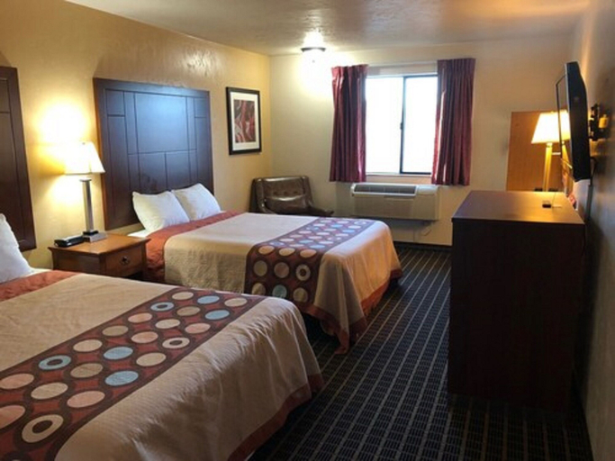 Bedroom 3, Super 8 by Wyndham Klamath Falls, Klamath